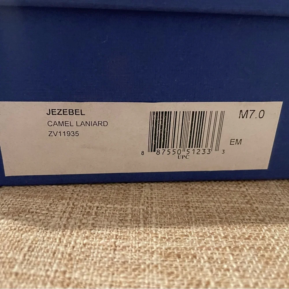 Stuart Weitzman: Jezebel Leather Wedge Sandals - Picture 5 of 7